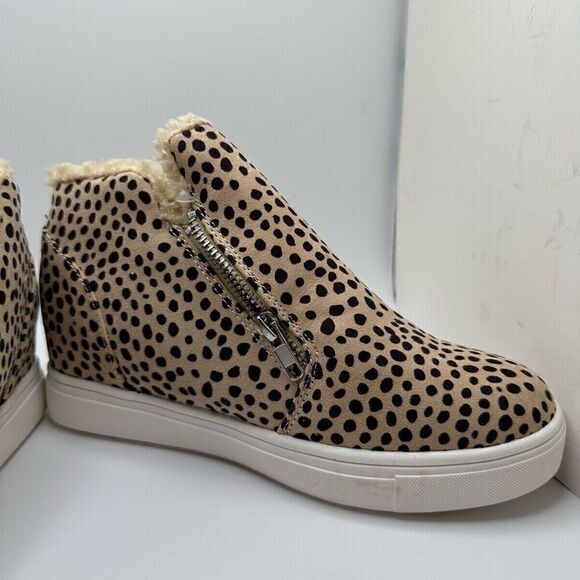 CUSHIONAIRE Women's Cozy Hidden Wedge Sneaker 7 CHEETAH - Picture 6 of 7